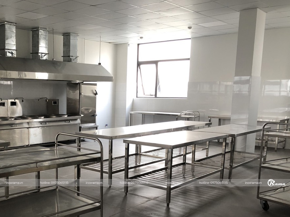 Bàn sơ chế thực phẩm bằng inox