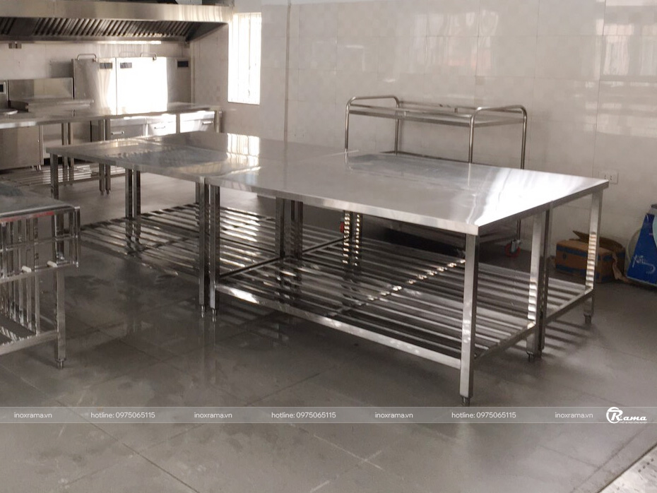 Bàn sơ chế thực phẩm bằng inox