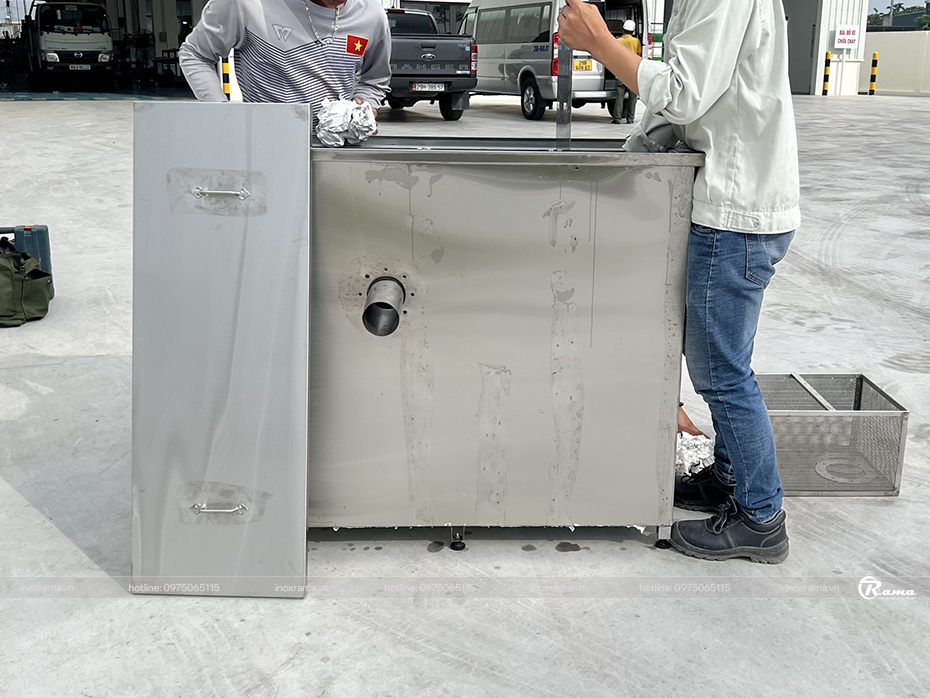 Cung cấp bể tách dầu mỡ để xử lý nước thải nhà bếp trước khi thải ra môi trường