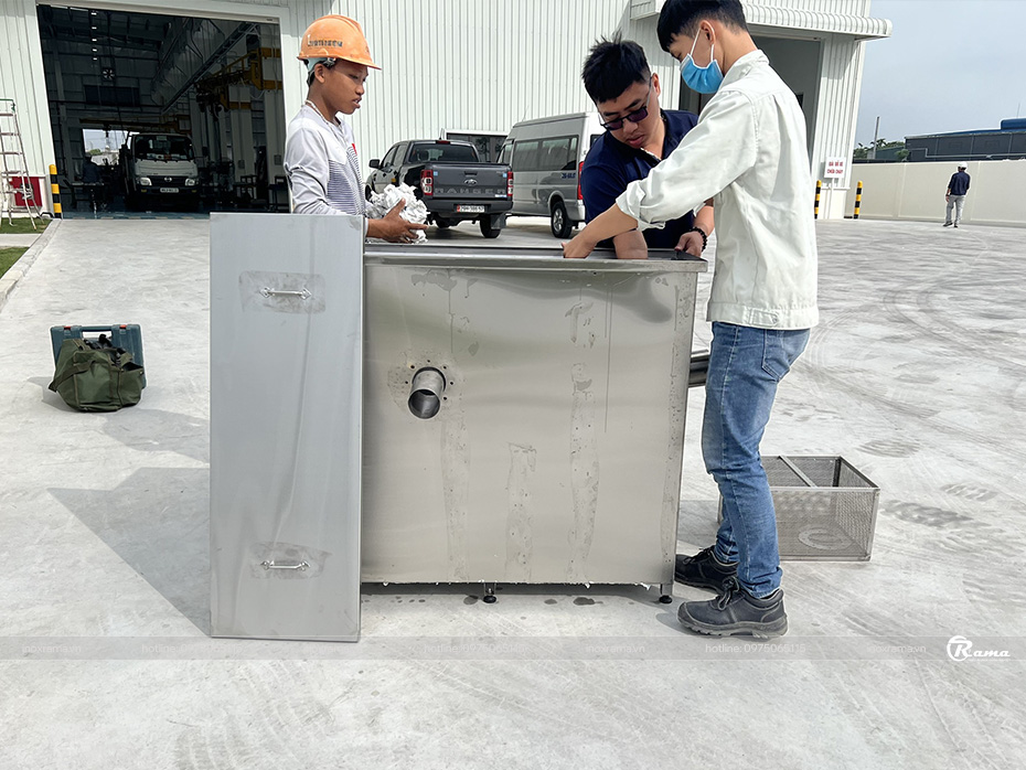 Cung cấp bể tách dầu mỡ để xử lý nước thải nhà bếp trước khi thải ra môi trường